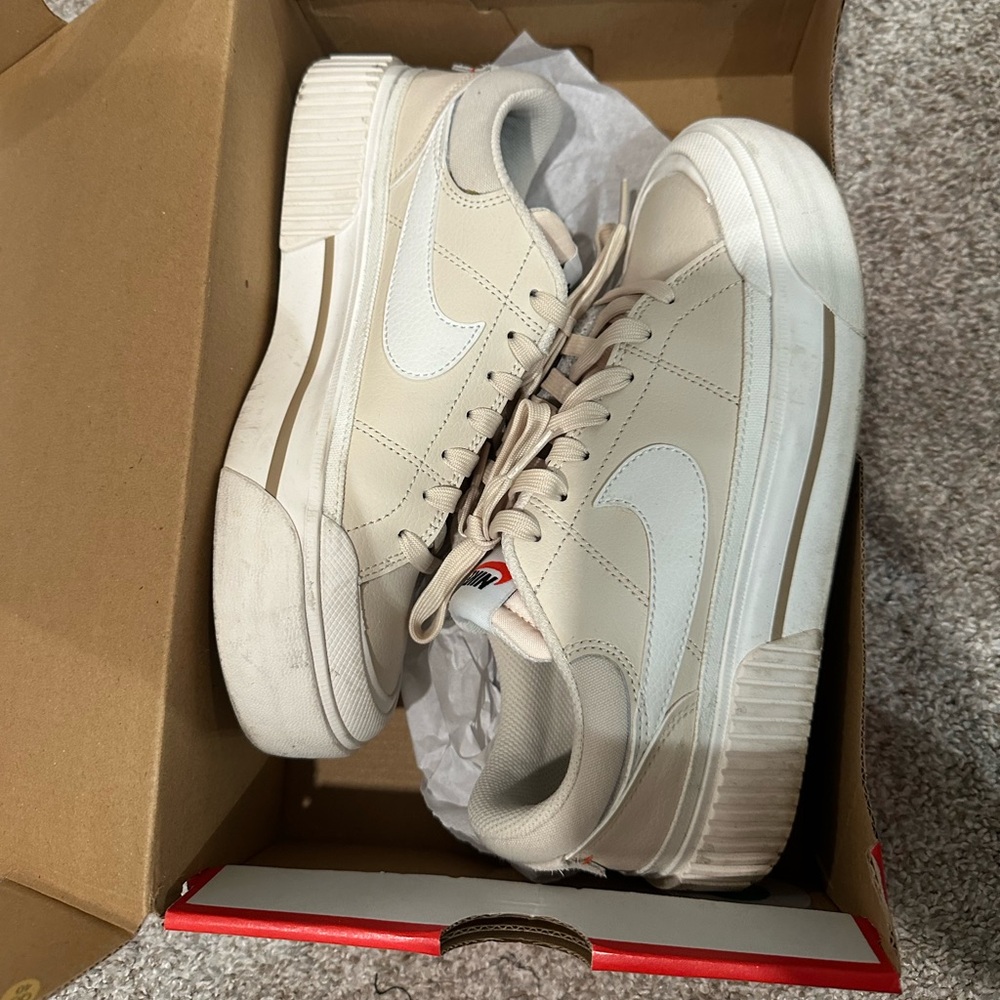 Nike court legacy lift shoe